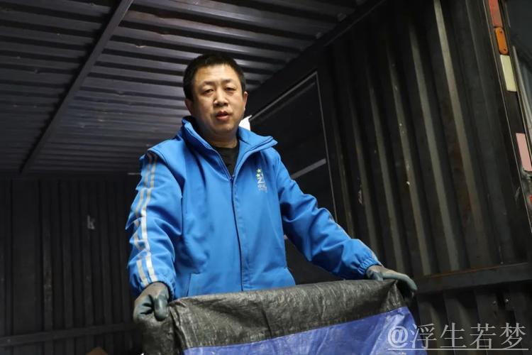 清明假期全国快递包裹揽投量突破28亿件 清明假期全国快递包裹揽投量突破28亿件